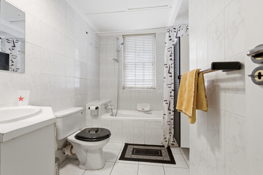 2 Bedroom Property for Sale in Sea Point Western Cape